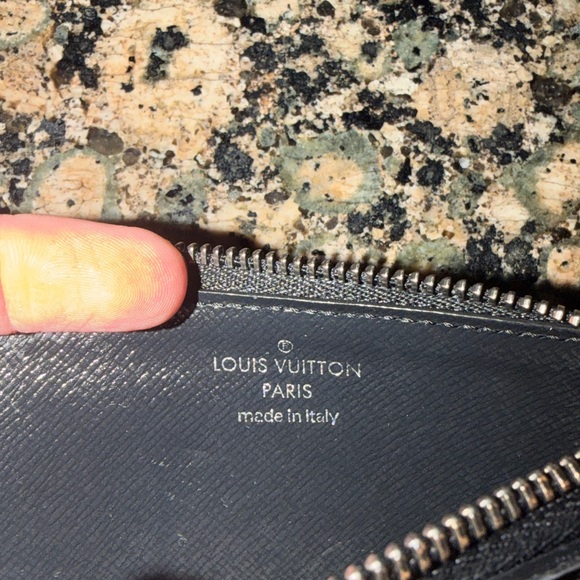 Louis Vuitton Coin Card Holder - Picture 13 of 13